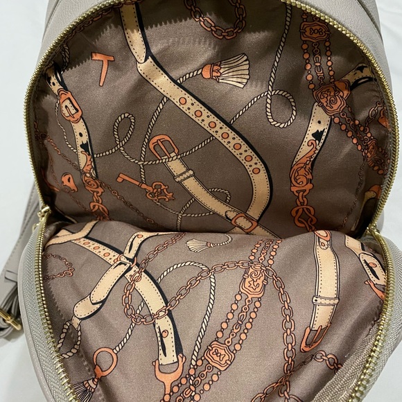 Beautiful Backpack - Picture 4 of 9